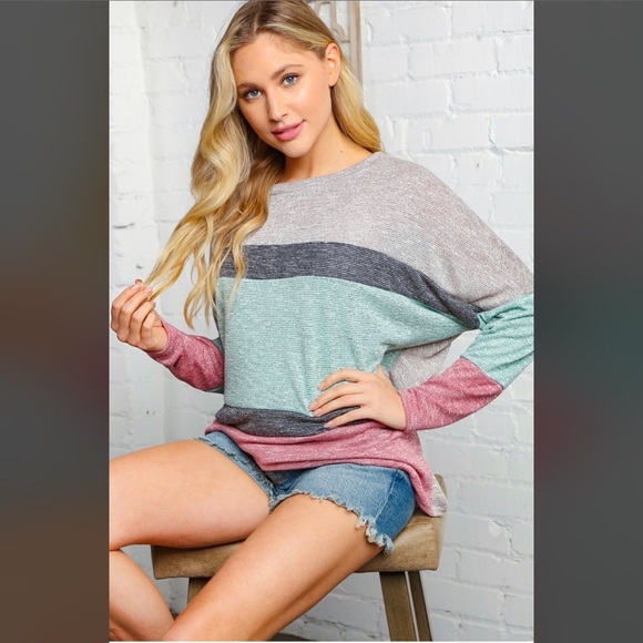 🆕🌸 Color Block Long Sleeve Tee - Picture 3 of 5